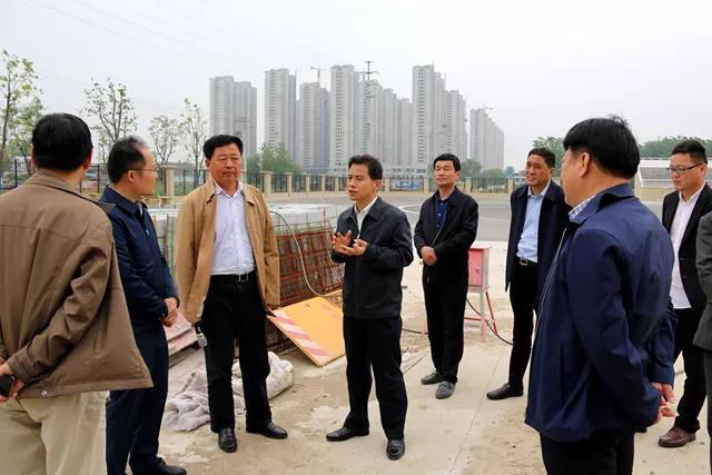 颍上县委副书记窦灿辉检查指导我局承建的城区中小学学校建设工作